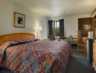 Super 8 Creswell/South Eugene Hotel Стая снимка