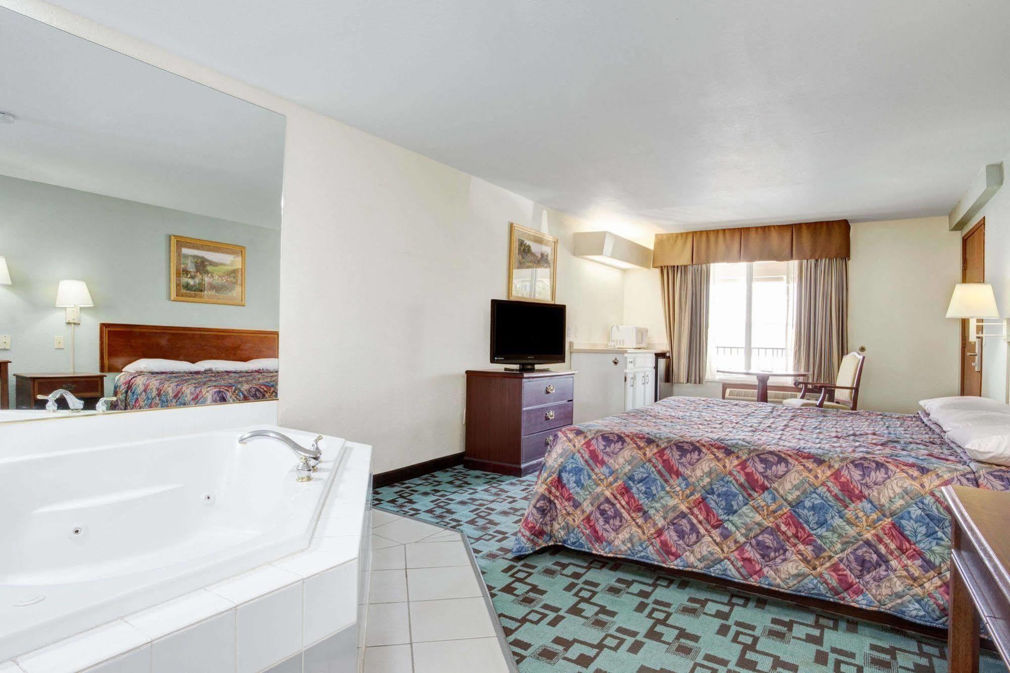 Super 8 Creswell/South Eugene Hotel Екстериор снимка